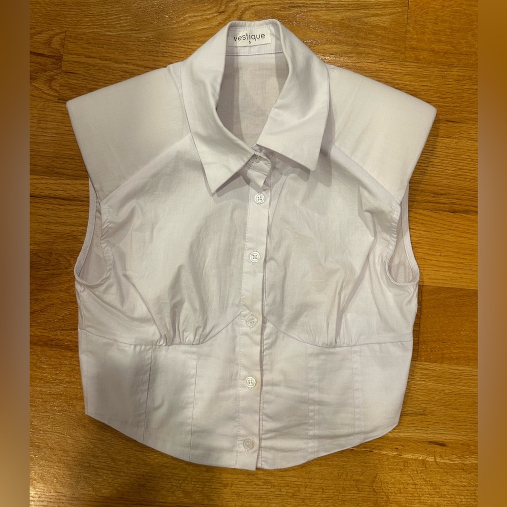 Vestique White Button Down Sleeveless Shirt